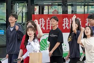 男演员李现被女演员爆料也喜欢空气投篮？打球男孩的专属动作了属于是